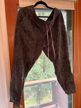 lululemon athletica Black Marled Scuba Jogger with lavender Drawstring